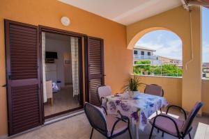 Balkón nebo terasa v ubytování Apartmani Komešić