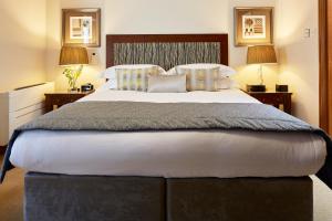 Säng eller sängar i ett rum på Cheval Knightsbridge