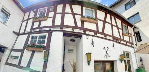 a building with two windows and flower boxes on it at Fewo Zur Goldenen Traube in Rüdesheim am Rhein