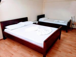 Postel nebo postele na pokoji v ubytování The First Hotel Saranda