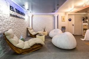 Гостиная зона в Moon Dreams Torremolinos - Adults Recommended