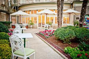 Jardí fora de Menger Hotel