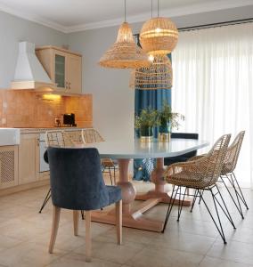 Foto da galeria de Artblue Villas em Tsoukaladhes