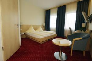 Кровать или кровати в номере Waldklause Hotel Restaurant