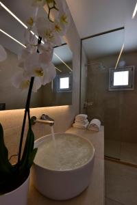 Ванна кімната в Margie Mykonos Hotel