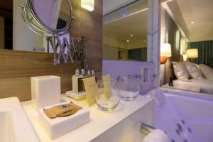 Um banheiro em Vogal Luxury Beach Hotel & SPA