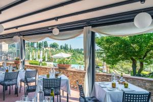 Reštaurácia alebo iné gastronomické zariadenie v ubytovaní Borgo Divino