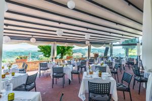 Reštaurácia alebo iné gastronomické zariadenie v ubytovaní Borgo Divino