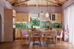 A cozinha ou cozinha compacta de Artblue Villas