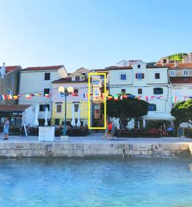 Bazén v ubytovaní Apartments Mediteranea alebo v jeho blízkosti