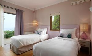 Cama ou camas em um quarto em Artblue Villas
