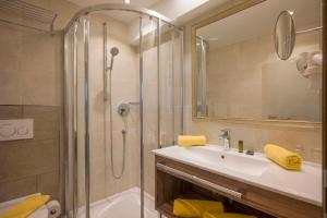 Koupelna v ubytování Hotel-Gasthof zur Schönen Aussicht + 37 fotografií