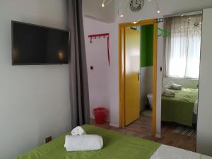 Postel nebo postele na pokoji v ubytování Two Flowers Apartments