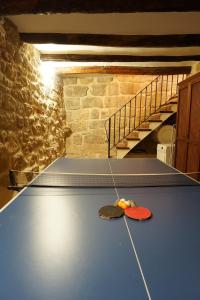 Stolný tenis v ubytovaní Casa rural con mucho encanto en un entorno mágico alebo v jeho okolí