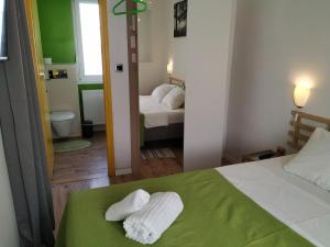 Postel nebo postele na pokoji v ubytování Two Flowers Apartments