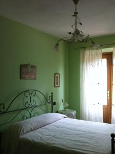 Un pat sau paturi într-o cameră la Piane Del Bagno