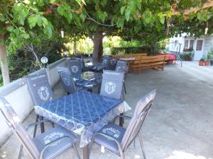a table and chairs sitting under a tree at Apartments Justić in Supetarska Draga