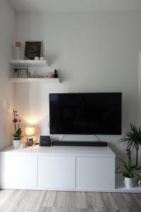 TV a/nebo společenská místnost v ubytování Apartman Maja