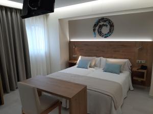 Posteľ alebo postele v izbe v ubytovaní Hotel Boutique O Náutico Laxe
