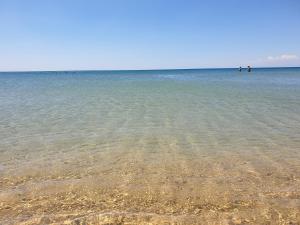 Migliarello的住宿－Resort ' Njulella，海洋里的人所拥有的一大片水