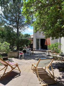 Κήπος έξω από το Superb architect villa 230m2 near beach south France