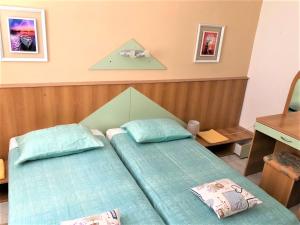 Posteľ alebo postele v izbe v ubytovaní Apartments with boat mooring Marija