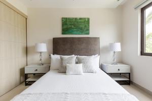 Postel nebo postele na pokoji v ubytování Condo Maxim E 305 Condo