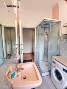 a bathroom with a sink and a washing machine at Appartamento con terrazzo zona ospedale civile in Brescia
