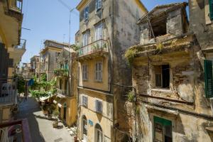 an old building on a street in an alley at Andrew's Old Town Apartment in Corfu