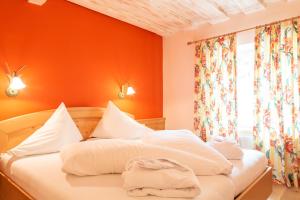Postel nebo postele na pokoji v ubytování Hotel Försterhof lebe pur, genieße den Tag
