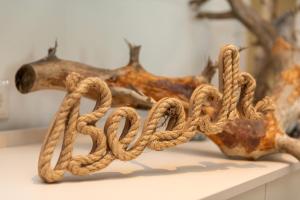 a pile of ropes on top of a table at Apartmenthaus Am Park in Prerow