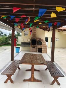 a picnic table in front of a fireplace with colorful kites at APTº NOVO NO SANTA LÚCIA in Aracaju