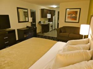A bed or beds in a room at Western Star Inn & Suites Esterhazy
