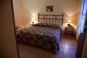 A bed or beds in a room at Masseria Rocca di Gonato