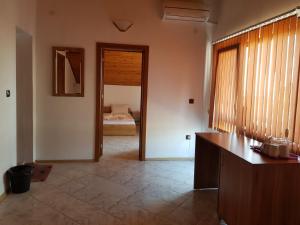 Postel nebo postele na pokoji v ubytování Vladimirov Guest House