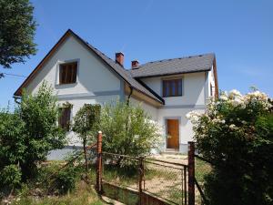 Budova, kde se vila nachází