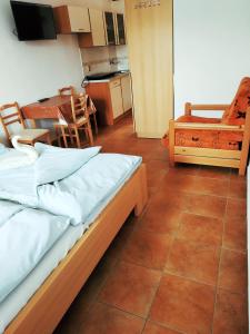 Postel nebo postele na pokoji v ubytování Pod hradem Cornštejn