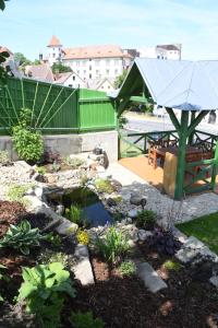 A garden outside Penzion-apartmán Souček