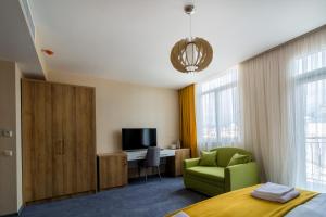 TV a/nebo společenská místnost v ubytování Hotel London