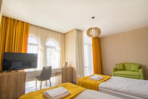 Postel nebo postele na pokoji v ubytování Hotel London