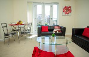 Ruang duduk di Lake View Apartment +11 gambar