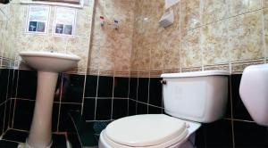 Koupelna v ubytování Hostal Comarca Imperial