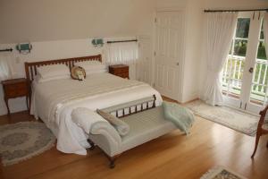 Ein Bett oder Betten in einem Zimmer der Unterkunft Paheke Boutique Lodge