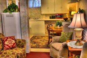 Η κουζίνα ή μικρή κουζίνα στο Bard's Inn