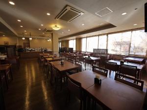 Restaurace v ubytování Hotel Route-Inn Shimada Ekimae