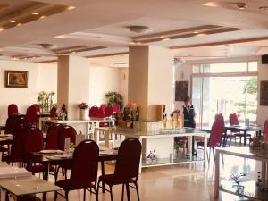 Chau Pho Hotel 레스토랑 또는 맛집