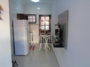 Virtuvė arba virtuvėlė apgyvendinimo įstaigoje Chalé Maranduba Ville 01