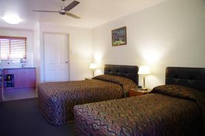 Postel nebo postele na pokoji v ubytování Stannum Lodge Motor Inn