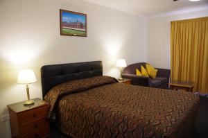 Postel nebo postele na pokoji v ubytování Stannum Lodge Motor Inn