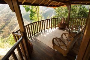 Balkon atau teras di Gaia-Oasis Mountain Abasan